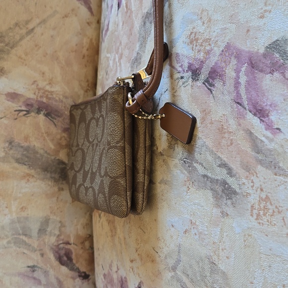 Coach Wallet - Picture 6 of 9